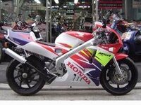 ホンダのｎｓｒ２５０は女性でも扱いやすいですか 車重が軽いと聞きます ｎｓ Yahoo 知恵袋