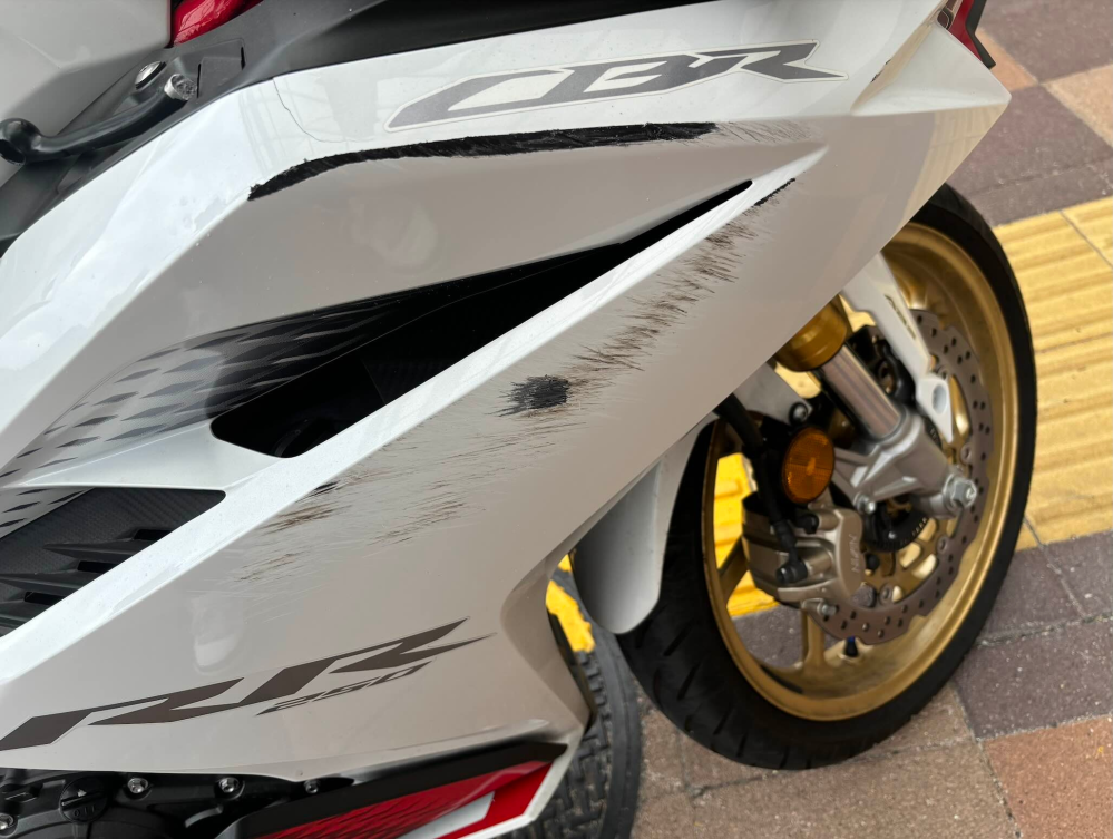 バイクの純正パーツについて質問です。CBR250RR2020年モ - Yahoo!知恵袋