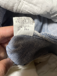 リーバイスの501なんですけどこれのどこを見たら年代がわかりますか？ 