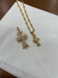 クロムハーツのネックレスについて質問です。先日、ロサンゼルスの  