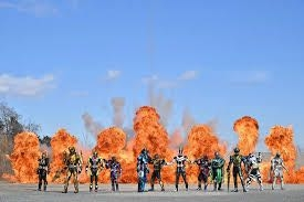 仮面ライダーシリーズに関する質問です。 『仮面ライダーシリーズの一つであり令和仮面ライダーの一つであるアウトサイダーズのep7 『アウトサイダーズと最期の戦い』にはディエンド、ゼイン、ブロンズドライブ、エボルが居ないのは何故でしょうか？』