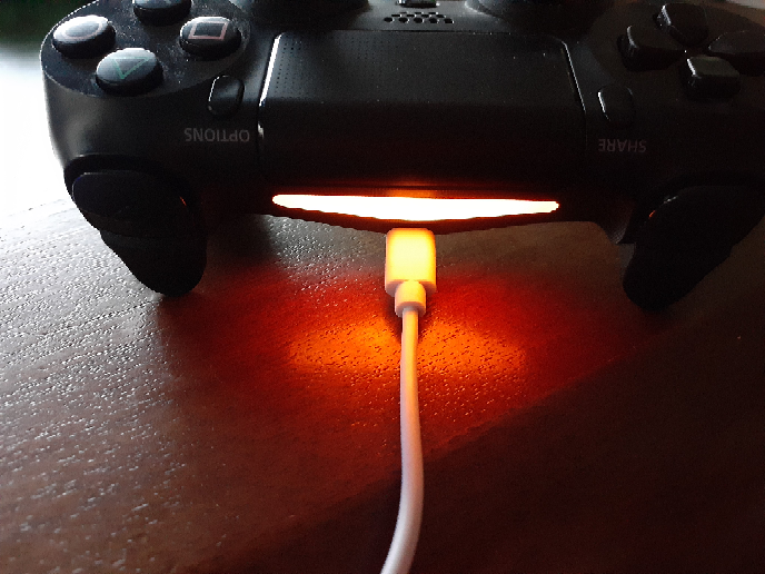 PS4コントローラー充電は正常ですか？コントローラーの充電中のオ 