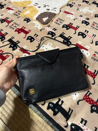 おばあちゃんから何十年も前に買ったと思われるGIVENCHYのバッグを使わ 