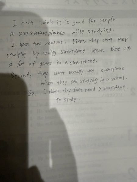 至急 準二級writing問題です。丸つけお願いします、出来たら点数も。 QUESTION Do you think it is good for people to use smartphones while studying?