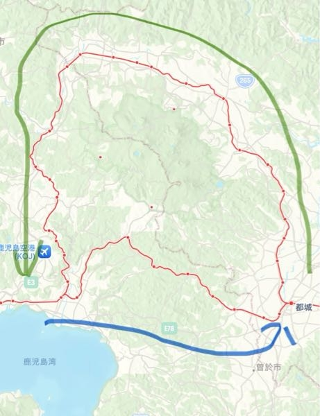 鹿児島県の鉄道について質問です。 鹿児島中央駅から、行きは青い矢印の日豊本線で都城まで、帰りは緑の矢印のルートの吉都線、肥薩線で戻ろうと計画してます。 この緑の矢印の路線案内を調べたら、注意マークが出てまして、肥薩線の吉松〜八代までは豪雨災害の影響で運休中と出ました… これって吉松駅から出る肥薩線が運休であって、緑矢印の路線は通常運行してますよね？ 九州はドライブ旅は何度もしてるのですが、今回初めて鉄道旅を計画してまふ。 鉄道旅も調べるだけでも面白いですね♪ 上に挙げた路線名は、今回調べて改めて名前やルートを知ることができました。