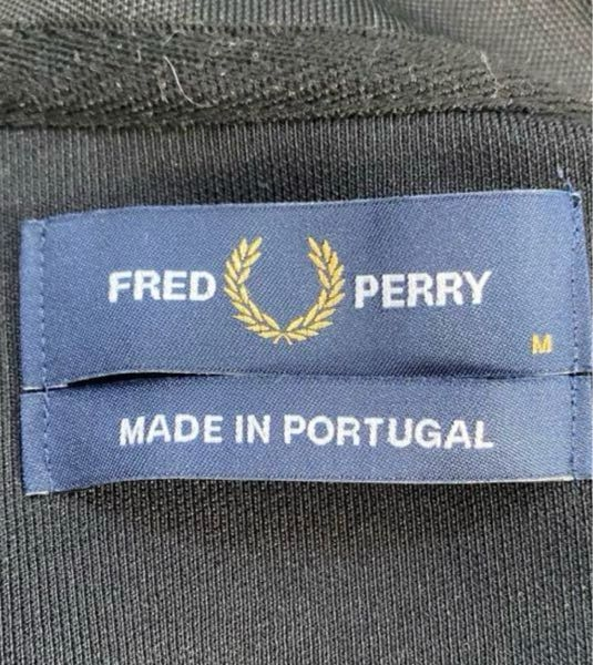 フレッドペリーFredPerryの服なのですがこちらのタグは本物でしょうか