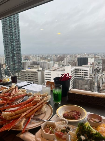 大阪のこの場所がどこか教えていただきたいです。 ホテル？っぽいところでかにの食べ放題をしました。