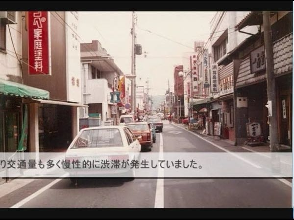 近鉄京都線の新田辺駅前にある開かずの踏切は、近年改善されたのでしょうか？