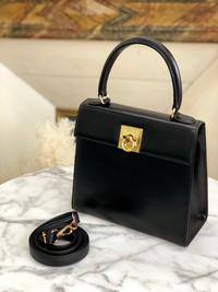 コールハーン　フェラガモ　セリーヌ　グッチ好きな方に ガンチーニ クリスタルネックレス(L) - ウィメンズ | Ferragamo