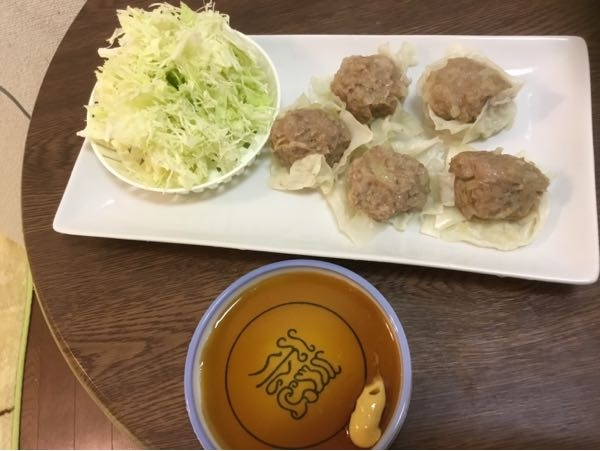 みなさ〜ん、シュウマイ好きですか〜？ 豚ひき肉、玉ねぎみじん切りで 包み方の問題か？蒸し時間10分の問題か？ 皮が剥がれちゃいました♪