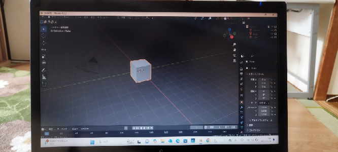 3Dフリーソフトのブレンダーのメニューバーが画像のように表示されません、再ダウンロードしてもだめでした、調べても出てこなかったので誰か力を貸してくださいお願いします。