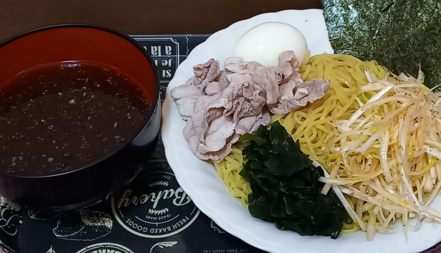 昼ごはんはなに？ 季節先取りつけ麺を作りました。