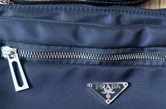 フリマでプラダのショルダーを購入しました出品者は韓国のセレクトシ 