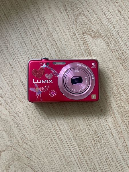 至急です。PanasonicのLUMIXのデジカメが画像のようにカメラが閉
