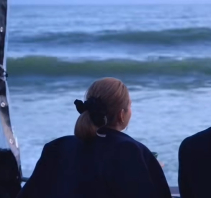 オフラインラブについて質問です。mimiさんがつけているシュシュはどこ