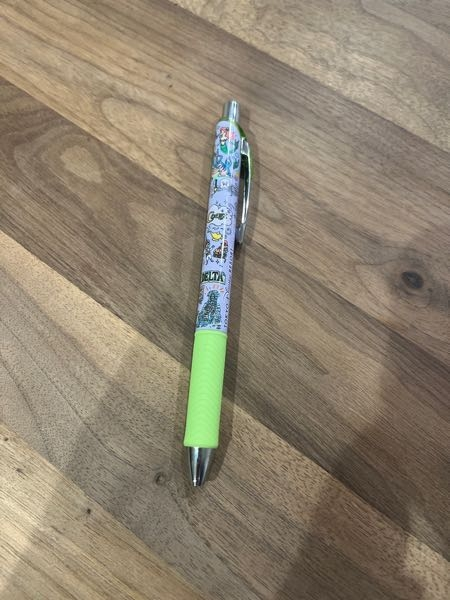 このボールペン、グリップの所を取っても回すところが無いのですが替