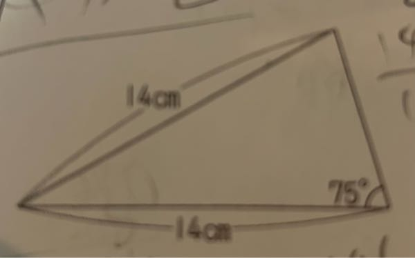 図の三角形の面積は何㎠ですか？ 解説をお願いします。