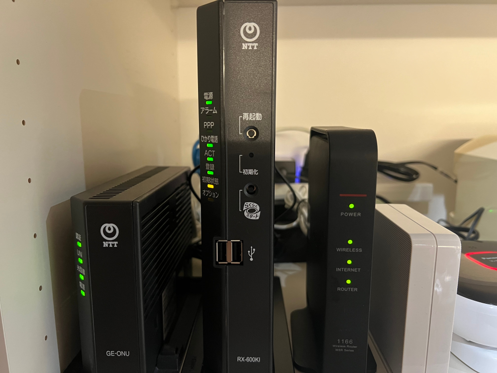 ひかり電話を契約して新しくRX600-KIが届いたのですが繋ぎ方分からずそ