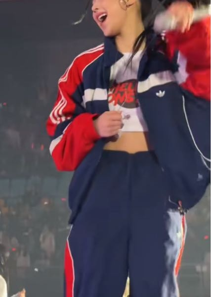 BABYMONSTERのルカがこの写真で着用しているセットアップ - Yahoo