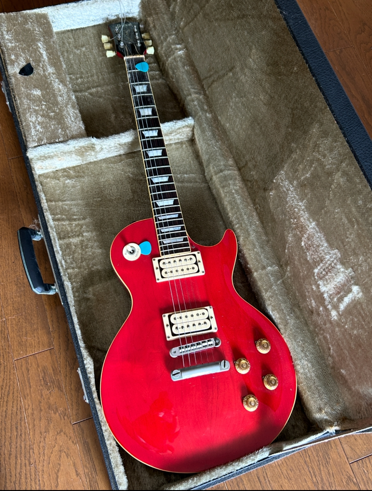 父の荷物の整理をしていて出てきたギターです。こちらのギターを売る 