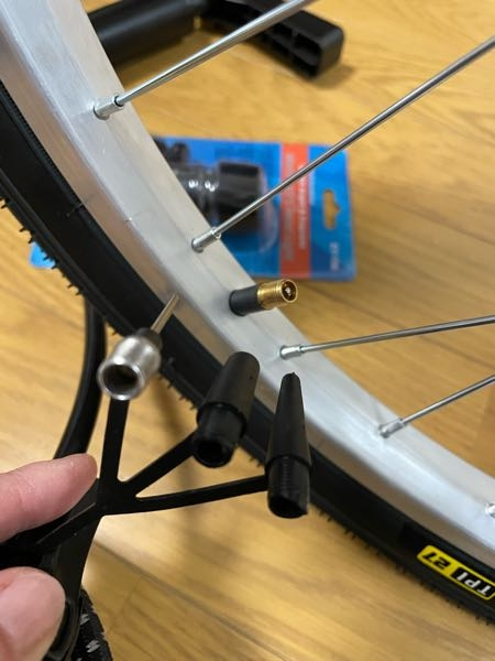 【購入予定者が決まりました】折りたたみ自転車と空気入れ 折りたたみ自転車を買いました。空気を入れたいのですが、どれを使えば