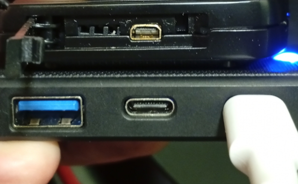 USBに雷マークが付いているものがあるのですが、これはどう言った意味... - Yahoo!知恵袋