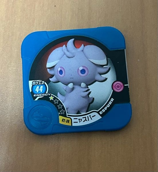 至急 ポケモントレッタについてです。 ニャスパーはメガ進化するはずがないのに、画像である通り、左下にメガ進化のマークが記されています。 おそらく製造時のバグ？かなんかだと思われるのですが、もしこれを売るとするならば売れると思いますか？ また、いくらくらいで売れると思いますか？解答お待ちしております。