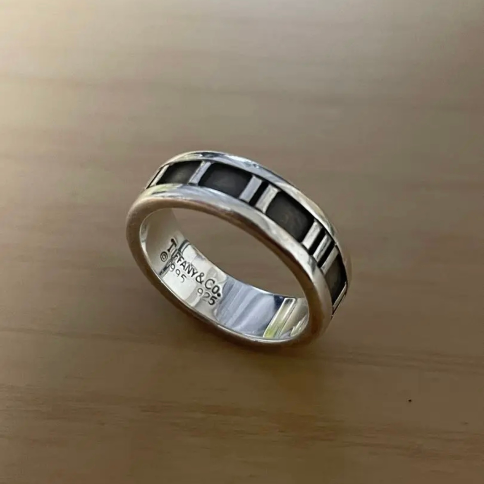 このTiffanyのアトラスリング、刻印は本物でしょうか…？1995925
