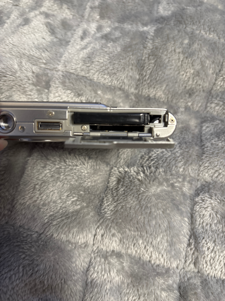 CASIOEX-S600についてです。SDカードをいれて電源をいれると