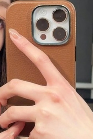 こちらのスマホケースはどこのでしょうか。乃木坂46の梅澤美波さんの