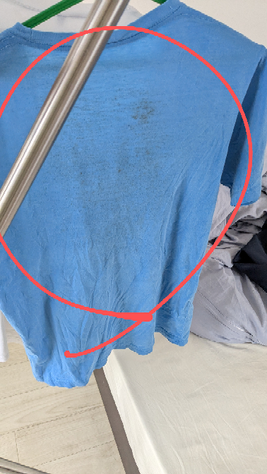すみません これ結構後ろに汚れがあるんですが普通に洗濯機で洗っても落ちません どうやってしたらいいですか 教えてください