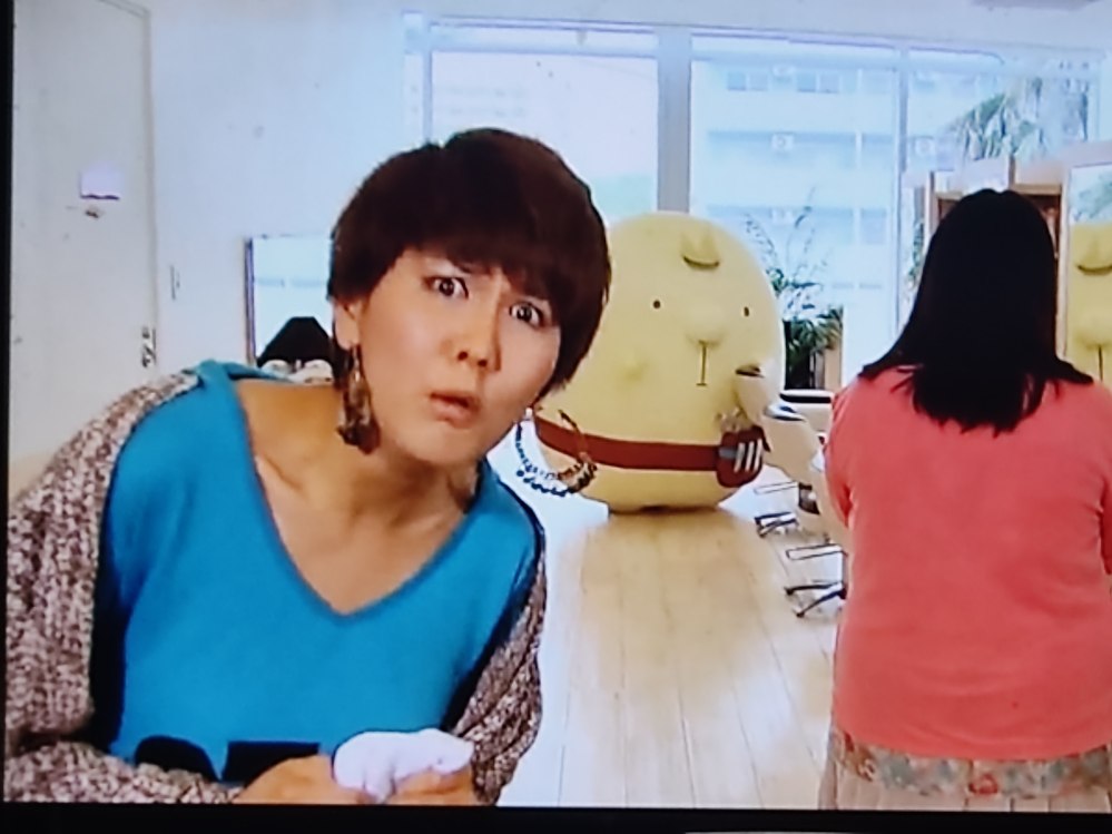 よく千葉テレビで見掛ける、「カットオンリークラブ」なる美容室チェーンのCMなのですが〜 こちらに出てくるこの首をかしげる女性、どなたなのでしょうか？