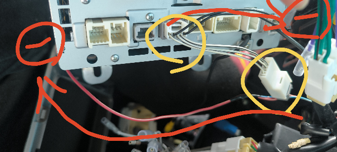 トヨタ純正ナビNHZN-W59Gについてです。 ナビ裏のコネクタ、パーキングの所についてです。 パーキングの所ですが、本来であれば、車体から来ているコネクタを差し込み、マイナスを取ればOKですが、ここの間に、もう1つ配線を入れてあります。 これを割り込んで入れる事により、マイナスが２本になってしまうのですが、これは両方マイナスに止めても問題なしでしょうか？？