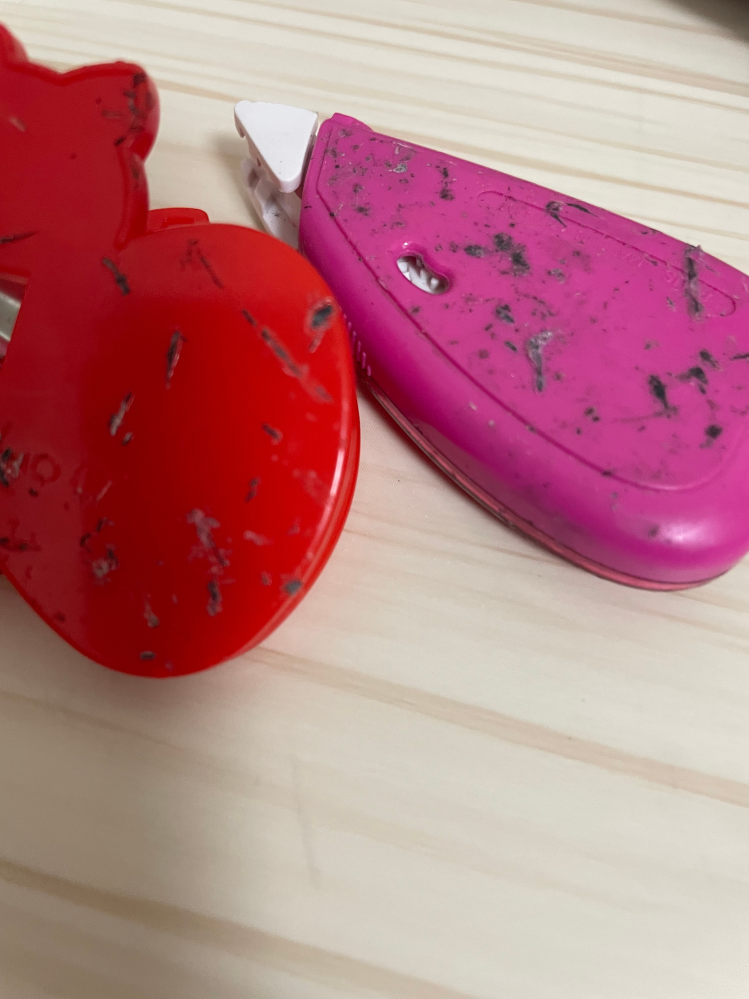 至急お願いします！プラスチックのバインダーにくっついてしまった