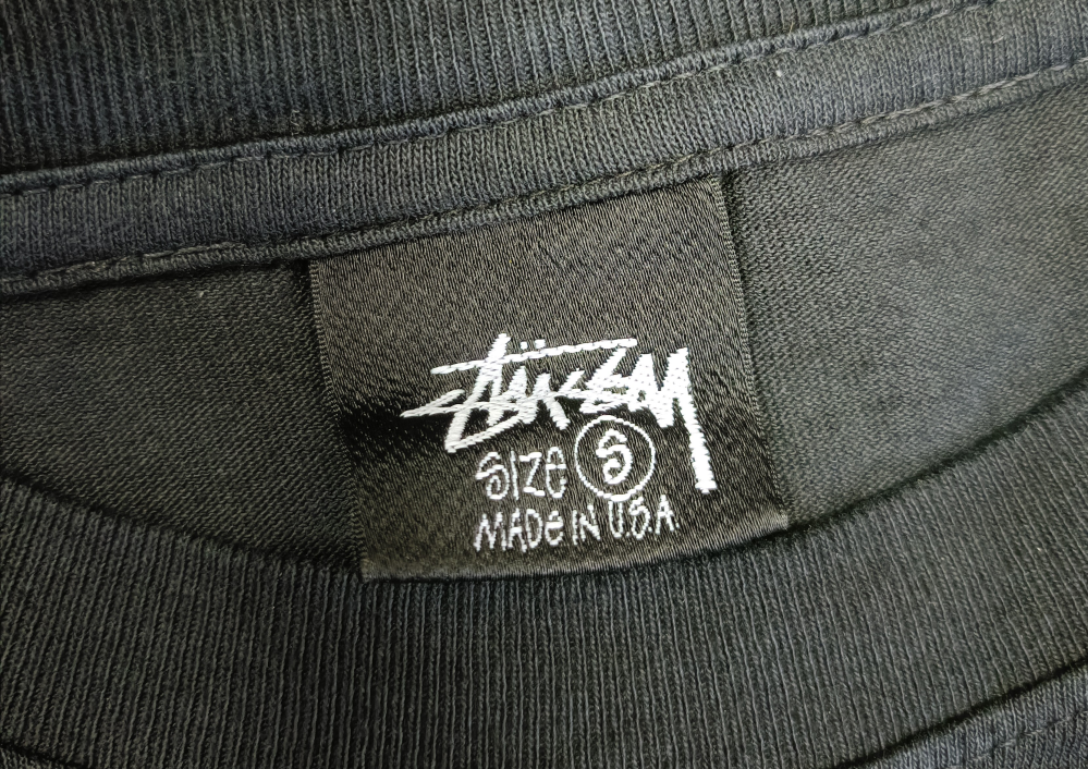STUSSYのタグについて質問です。古着屋にて購入したのですが