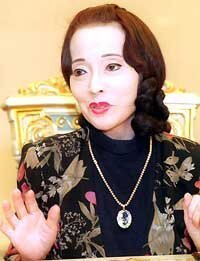 鳩山夫人の鈴木その子さんはどちらが化粧が濃いでしょうか 外交で鳩山首 Yahoo 知恵袋