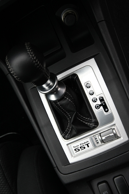 パドルシフトがあるのにシフトレバーでマニュアル操作する