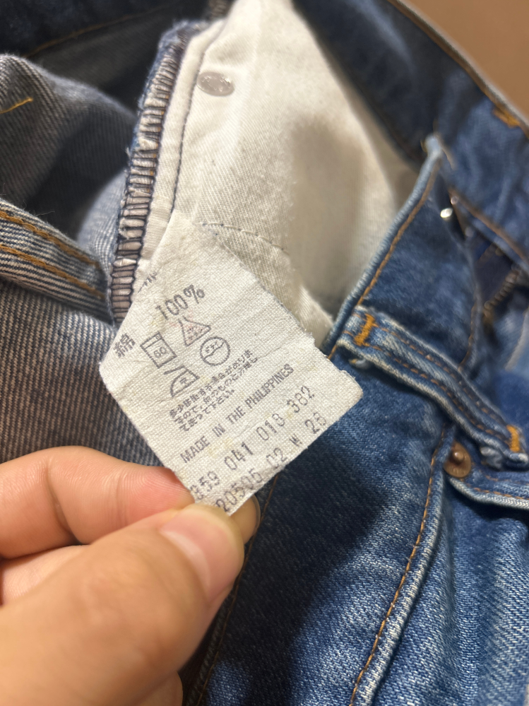 リーバイスに詳しい方に質問です。 このリーバイスの年代を教えてほしいです。
