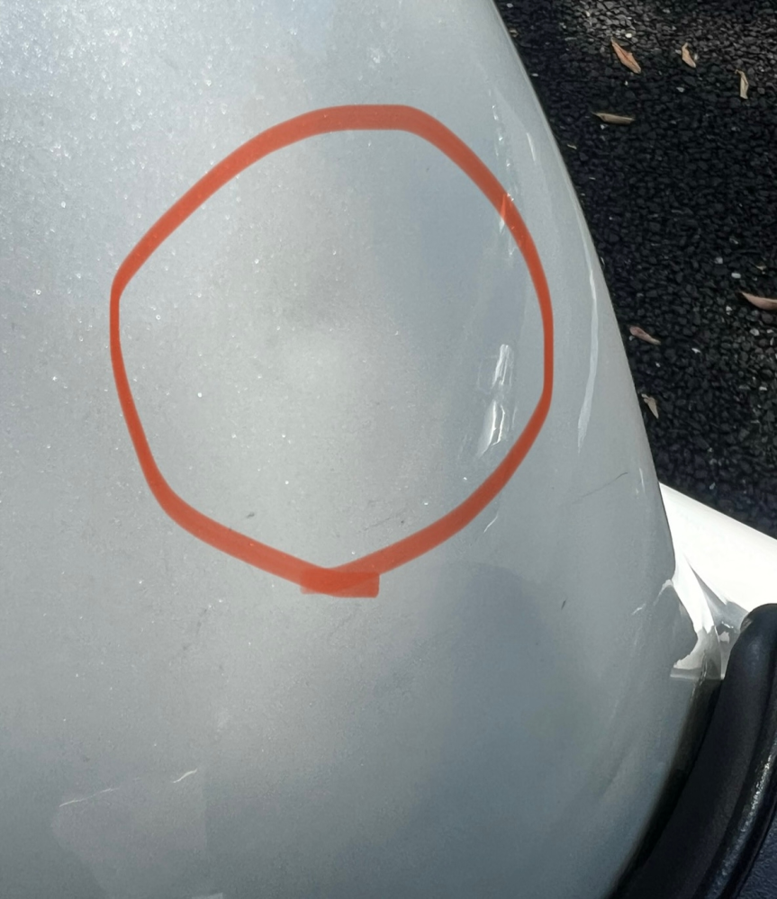 バイクタンクの凹みを治す方法ありますか？えくぼぐらいです写真の赤い