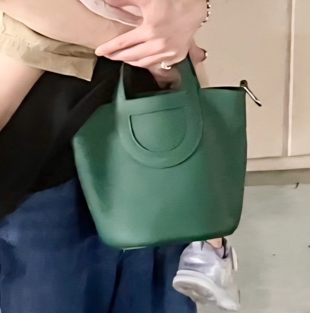 Louis Vuitton　マヒナ　ジッピーウォレット　マグノリア 教えて下さい。つい先日ヴィトンジッピーウォレットマヒナのマグ