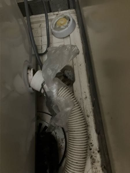 ずいぶん前にいただいたスワトウのハンカチを見てみると、全体に