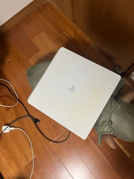この通りPS4が黄ばんでるんですけど、メルカリで売りたいので綺麗 