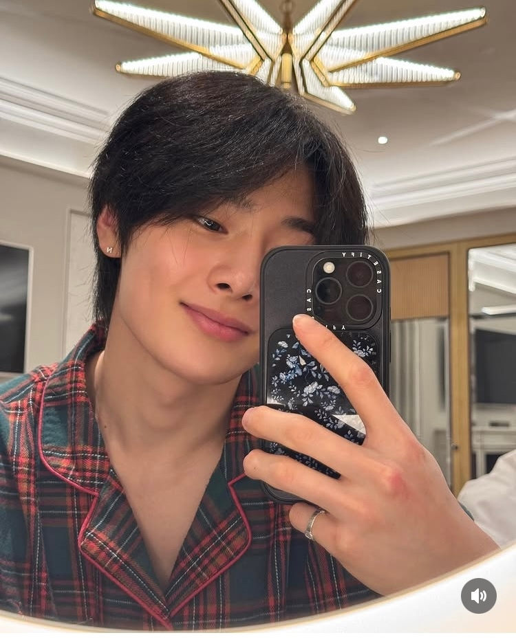 このアイエンくんが使っているスマホケースわかる方いませんか？メー