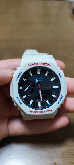 この5611というG-SHOCKの時計の時間の合わせ方を教えてください