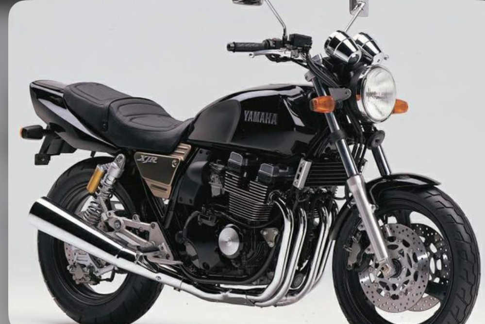 初めてのバイクでXjr400（80万前後）かイナズマ400（60万前後 