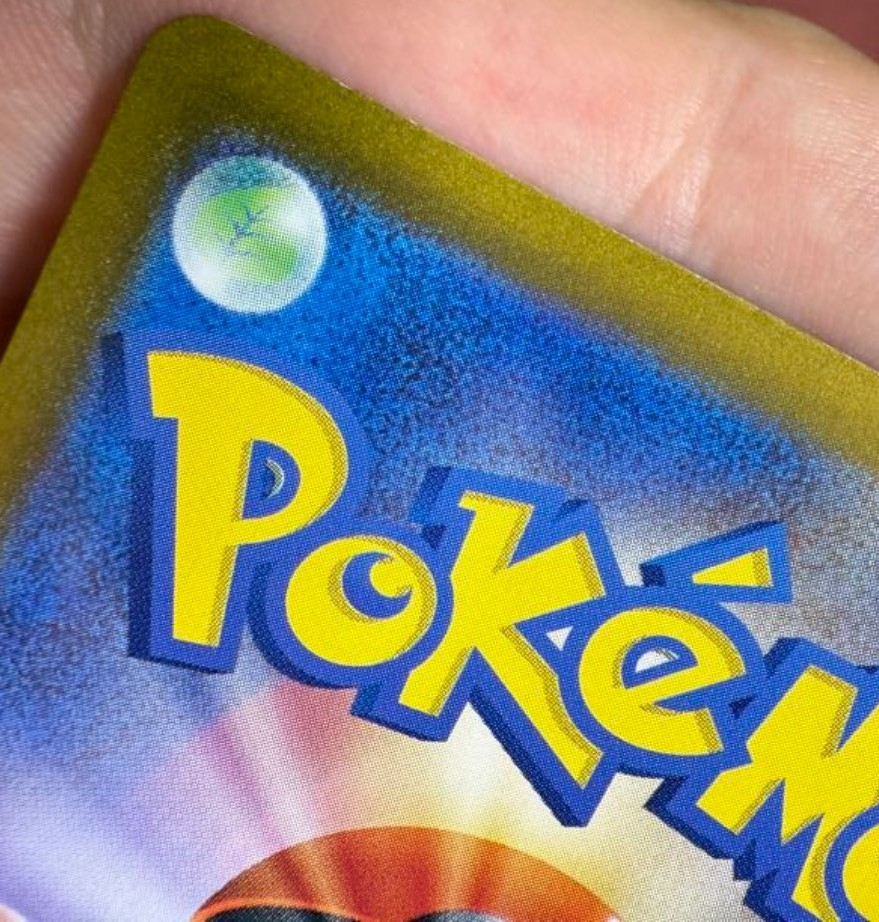 メルカリで目立つ傷や汚れなしのポケモンカードを購入した際、画像の