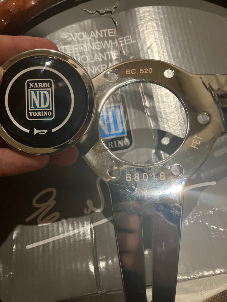 ナルディのステアリングを購入しました。偽物かなーって思って購入し