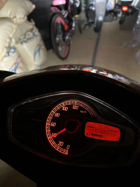 AddressV125Sのメーターなんですが、液晶表示が焼けてほとんど