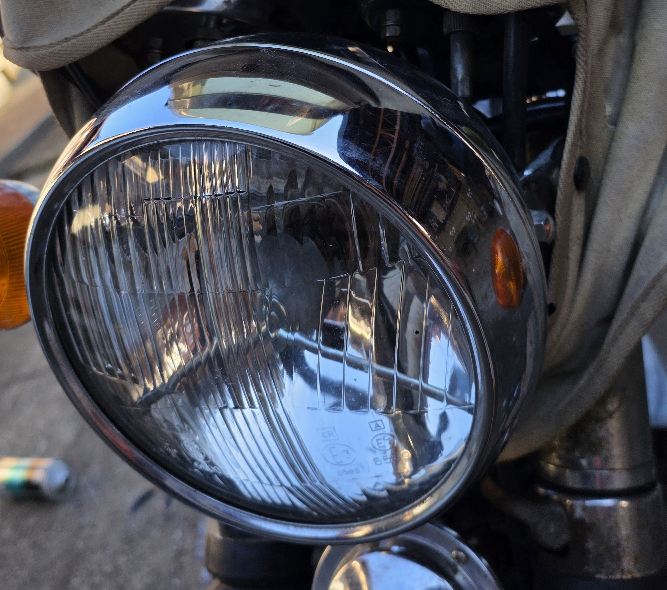 GT380 国内物　ヘッドライト GT380のヘッドライト何ですけどどこのメーカーの物かわかります