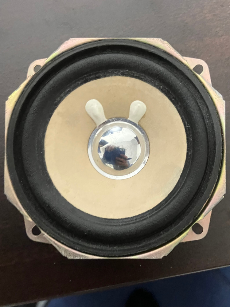 スピーカー？についての質問ですこちらのスピーカーの製造元や詳細が